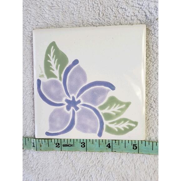 2 Hand-painted Plumeria Ceramic Tiles 5.25" VTG 80s Sri Lanka Walltiles Flowers - Picture 4 of 9